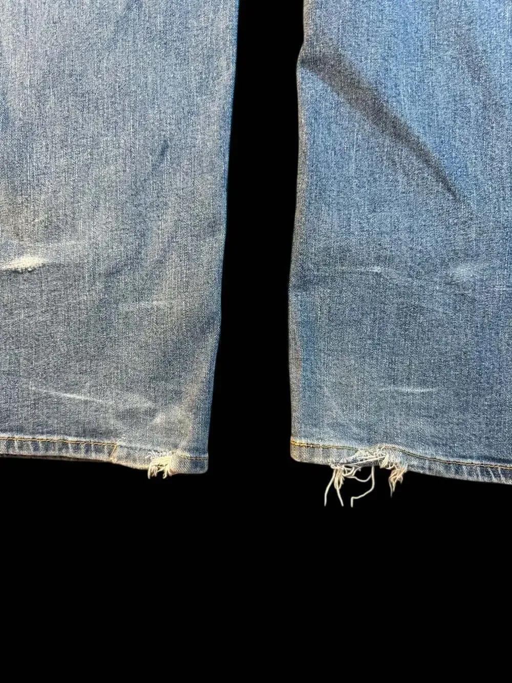 Levis 550 Relaxed Fit Jeans Mens 38x34 Medium Wash Vintage Distressed Frayed
